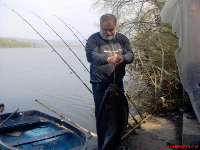 srebrno jezero ribolovac